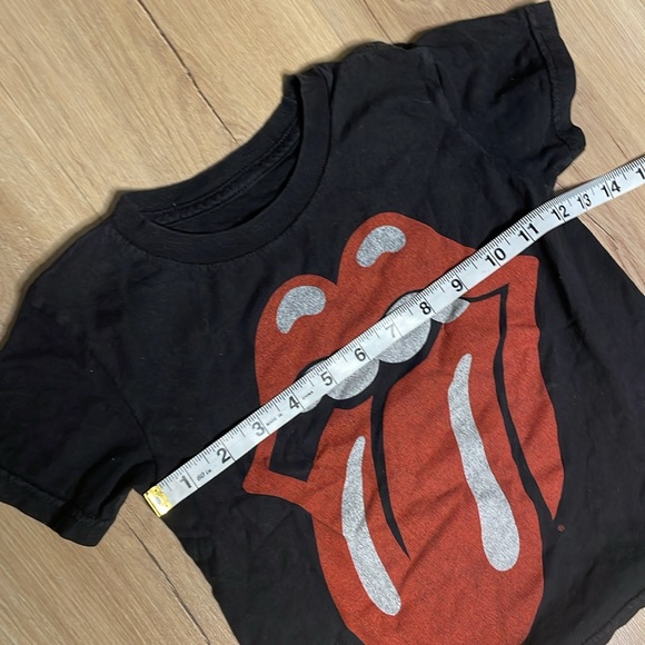 Rolling Stones Black T Shirt. Lips. Size 4 kids.‎ Excellent condition! - Picture 2 of 5